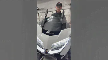 Keep Your Goldwing Windshield In The UP Position |